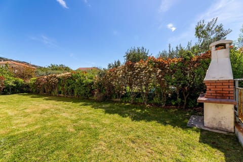 200 Meter zum Strand mit Klima, WiFi Apartment in Lika-Senj County