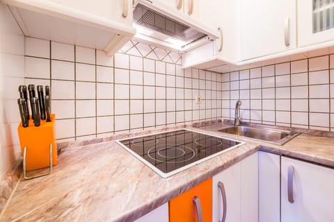 Nur 350 Meter zum Strand mit Meerblick Apartment in Lika-Senj County