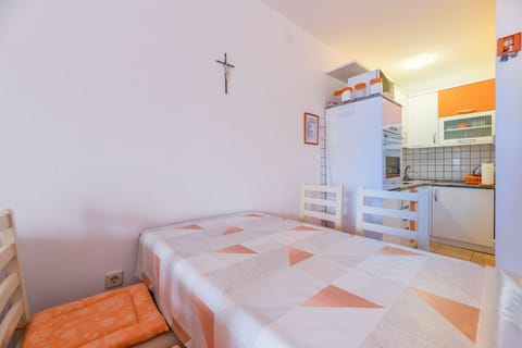 Nur 350 Meter zum Strand mit Meerblick Apartment in Lika-Senj County