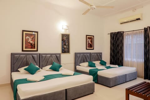 Bed, Photo of the whole room, Bedroom, fireplace, air conditioner