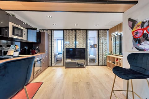 TV and multimedia, Kitchen or kitchenette, Living room