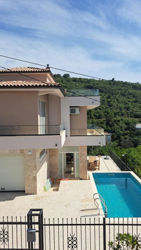 Property building, Patio, Balcony/Terrace, Swimming pool