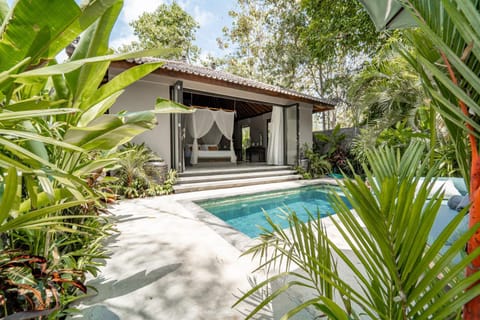 Facade/entrance, Garden, Bedroom, Pool view, Swimming pool, sunbed