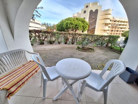 Patio, Dining area