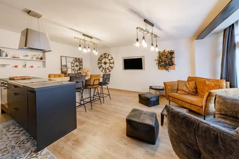 Communal lounge/ TV room, TV and multimedia, Kitchen or kitchenette, Living room, Dining area