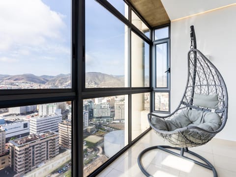 View (from property/room), Balcony/Terrace, City view, Mountain view