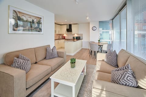 Kitchen or kitchenette, Living room, Seating area, Dining area