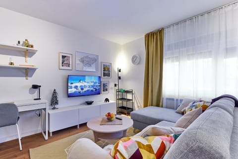 Communal lounge/ TV room, TV and multimedia, Living room, Seating area
