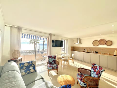 Communal lounge/ TV room, Kitchen or kitchenette, Living room