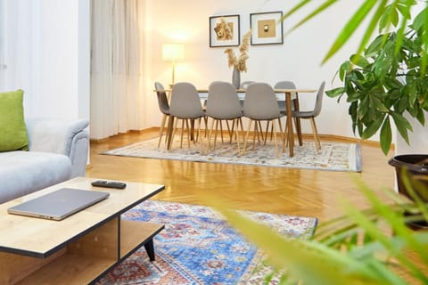 Living room, Seating area, Dining area, internet, internet, locker, locker, air conditioner