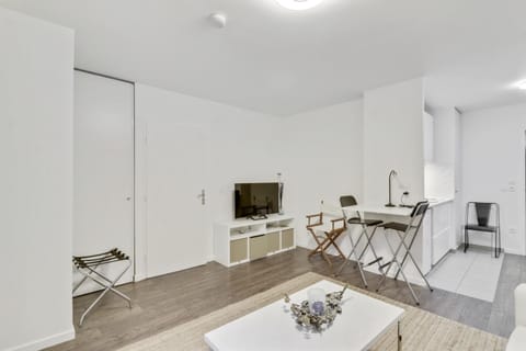 TV and multimedia, Living room, Seating area, Dining area, hair dresser