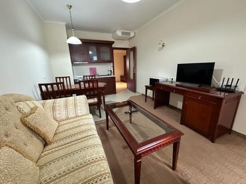 TV and multimedia, Kitchen or kitchenette, Living room, Dining area