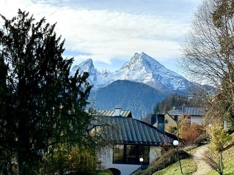 Nearby landmark, Mountain view