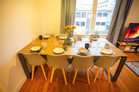 120qm/ City Loft/ Tischkicker Apartment in Hamburg