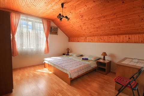 Patio, Staff, Restaurant/places to eat, Facade/entrance, Food close-up, Natural landscape, BBQ facilities, Bowling, Children play ground, Garden, Horse-riding, Nightclub / DJ, On-site shops, Table tennis, Balcony/Terrace, Floor plan, Hiking, Cycling, Communal kitchen, Pets, Pets, City view, Garden view, Landmark view, Mountain view, Street view, Supermarket/grocery shop, Swimming pool, Alcoholic drinks, Non alcoholic drinks, young children, older children, cot, Family