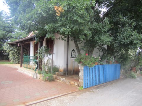 Facade/entrance, Garden, Balcony/Terrace