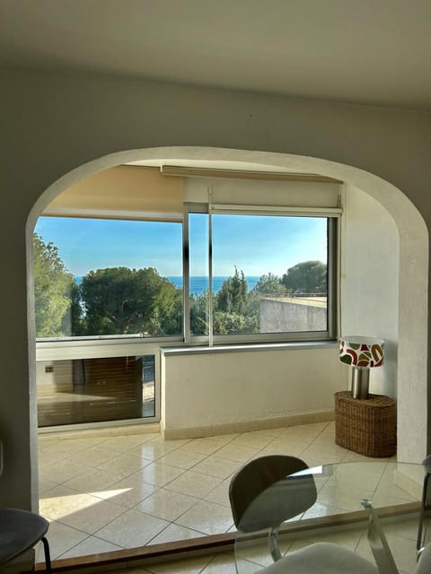 BLEU CASSIS-VINTAGE -3 Ch- Magnifique vue mer- Parking gratuit et Jardin Apartment in Cassis