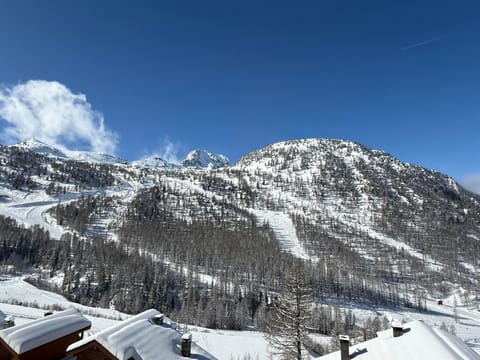 Les terrasses d Isola B avec parking couvert inclus proche des pistes et de la galerie, résidence récente Apartment in Isola