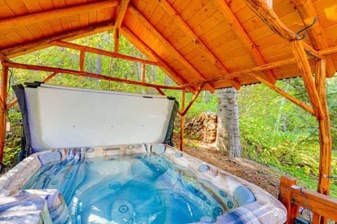 Dreamy Alpine Cabin with Hot Tub, Fireplace and More! Cabin in Wyoming