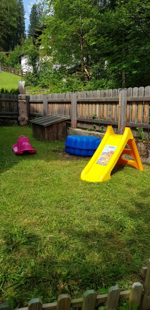 Garden, young children, Family