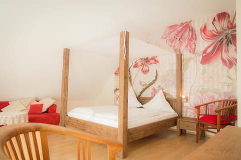 Bed, Photo of the whole room