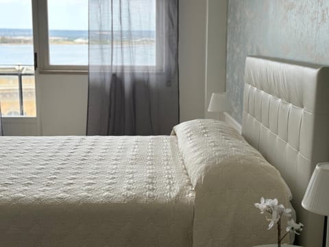 Bed, Photo of the whole room, Bedroom, Sea view