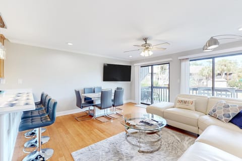 Lanai Village Condo with Pool and Tennis! Dog Friendly Apartment in Diamondhead