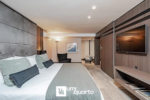 Bed, TV and multimedia, Bedroom