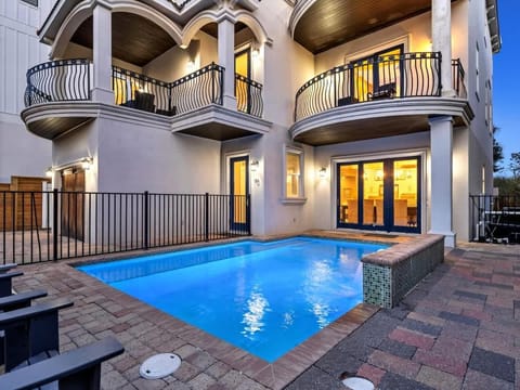 Property building, Patio, Balcony/Terrace, Pool view, Swimming pool