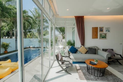 Day, Living room, Seating area, Pool view, Swimming pool, sunbed
