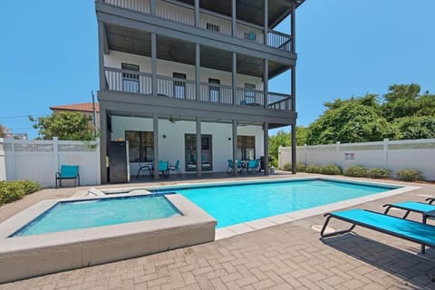 Hollywood & Divine House in Miramar Beach