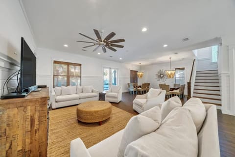 Hollywood & Divine House in Miramar Beach