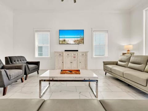 Good Day Sunshine House in Miramar Beach