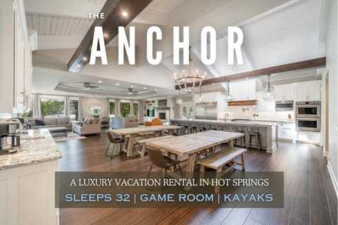 Stunning Luxury Lakefront Lodge! 8 BRs! Sleeps 32! House in Piney