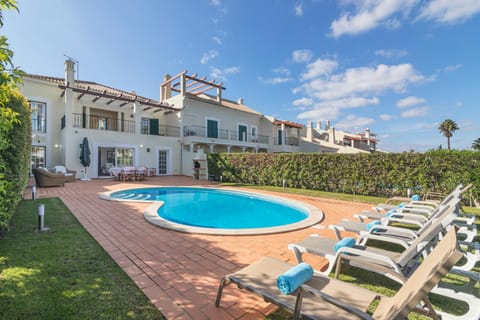 Property building, Garden, Balcony/Terrace, Garden view, Pool view, Swimming pool, sunbed