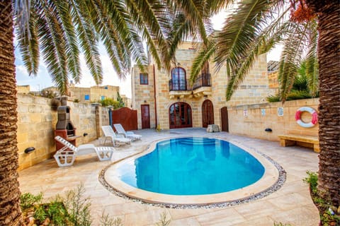 5 Bedroom Farmhouse with Private Pool & Views House in Malta