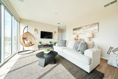 Communal lounge/ TV room, TV and multimedia, Living room, Seating area