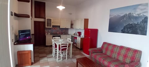 TV and multimedia, Kitchen or kitchenette, Living room, Seating area, Dining area, pet friendly, stove