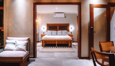 Bed, Night, Photo of the whole room, Decorative detail, Bedroom, air conditioner