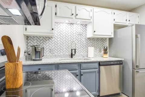 Modern Townhome Walk to Tennessee Tech University House in Cookeville