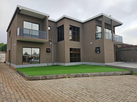 Property building, Facade/entrance, Day