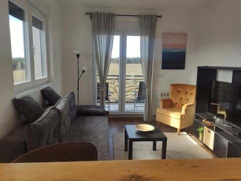 Communal lounge/ TV room, TV and multimedia, Living room, Seating area, Evening entertainment