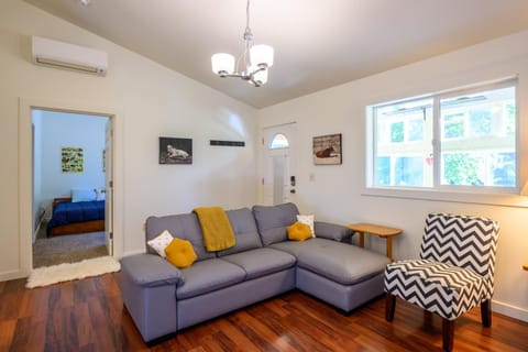 Blue House - private 2 bed, 2 bath home with garage House in Eugene