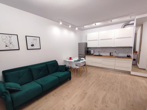 Kitchen or kitchenette, Living room, Seating area, Dining area, minibar, stove