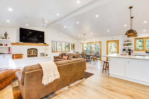 4 Mi to Slopes Family-Friendly Stateline Home! House in Round Hill Village