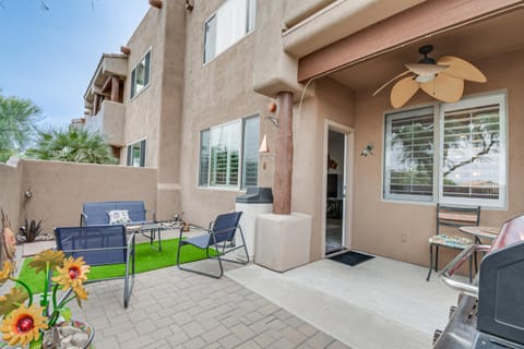Less Than 1 Mi to Fountain Park Desert Gem with Pool Access House in Fountain Hills