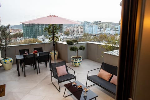 Property building, Patio, Natural landscape, View (from property/room), Balcony/Terrace, Balcony/Terrace, Seating area, Dining area, City view