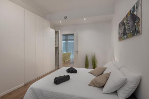 Bed, Photo of the whole room, Bedroom, towels, wardrobe