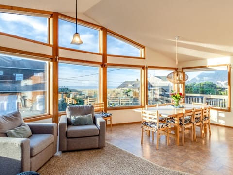 Sitka House MCA#1354 House in Manzanita