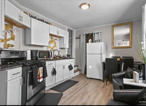 Coffee/tea facilities, Kitchen or kitchenette, Seating area, minibar, pet friendly